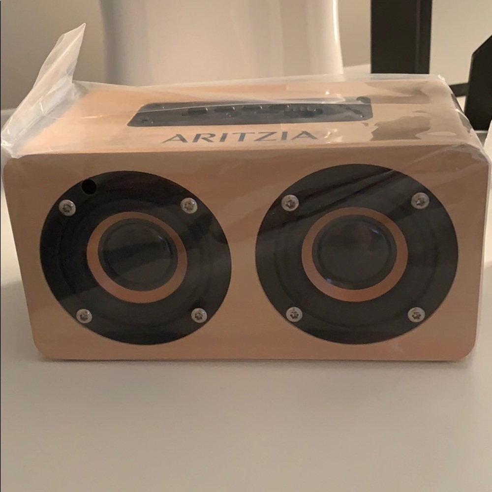 Artzia portable speaker